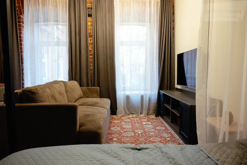 Нижне-Волжская набережная, 1