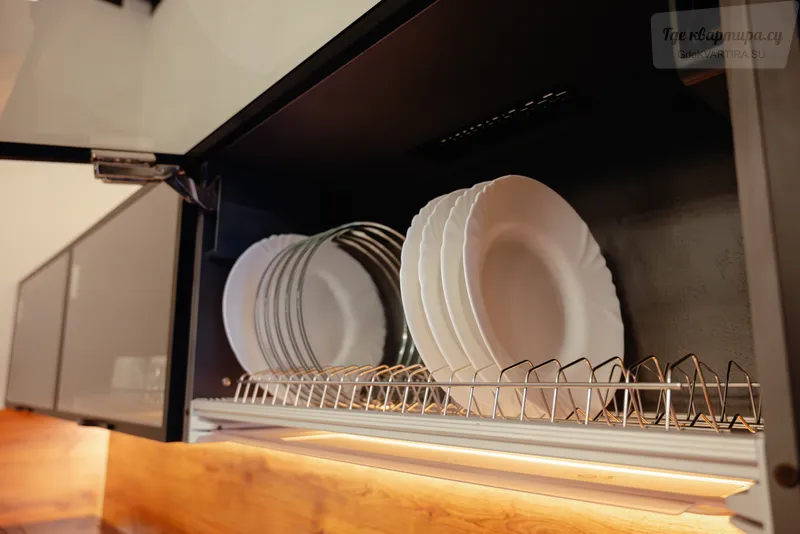 Нижне-Волжская набережная, 1