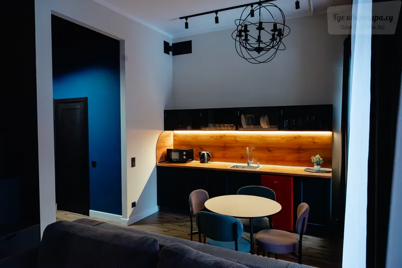 Нижне-Волжская набережная, 1