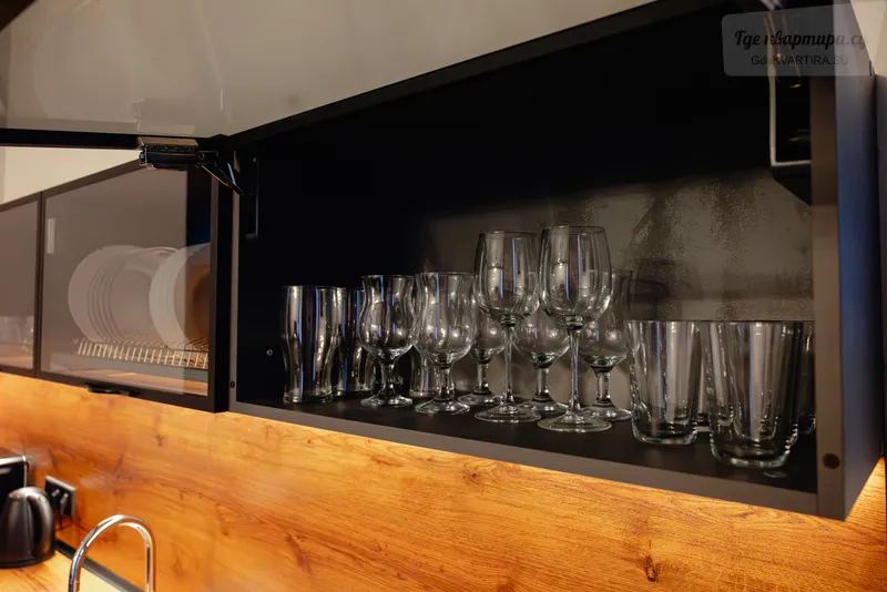 Нижне-Волжская набережная, 1