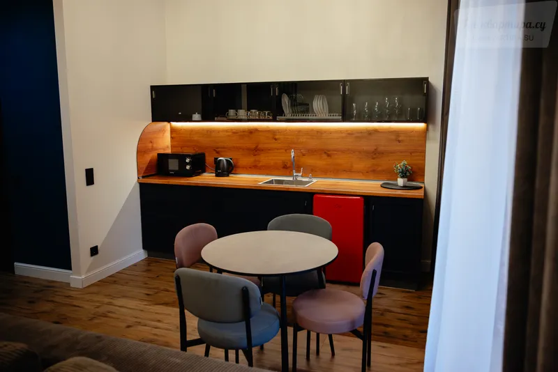 Нижне-Волжская набережная, 1