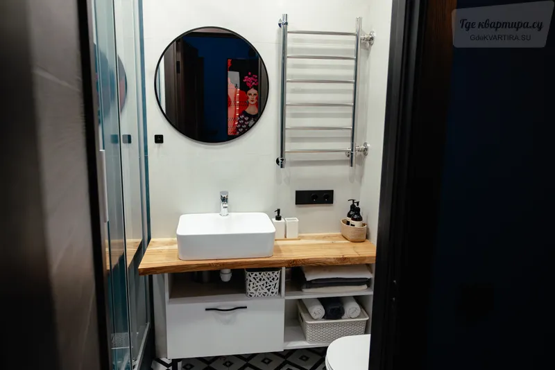 Нижне-Волжская набережная, 1