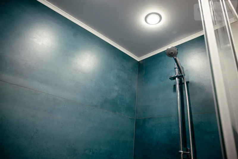 Нижне-Волжская набережная, 1