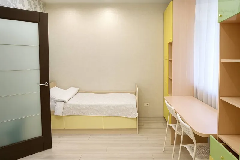 Уссурийская улица, 2