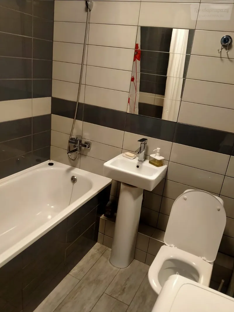 Колмовская набережная, 83